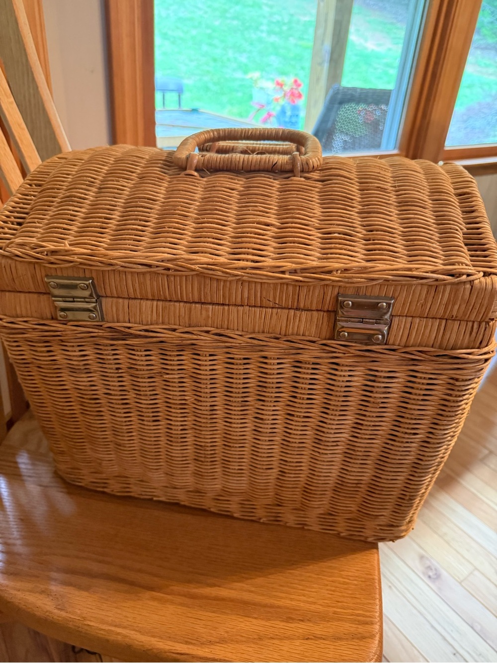 Vintage Fish Themed Large Fabric Lined Picnic Basket - Picture 3 of 6